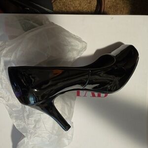 Shoes black heel.